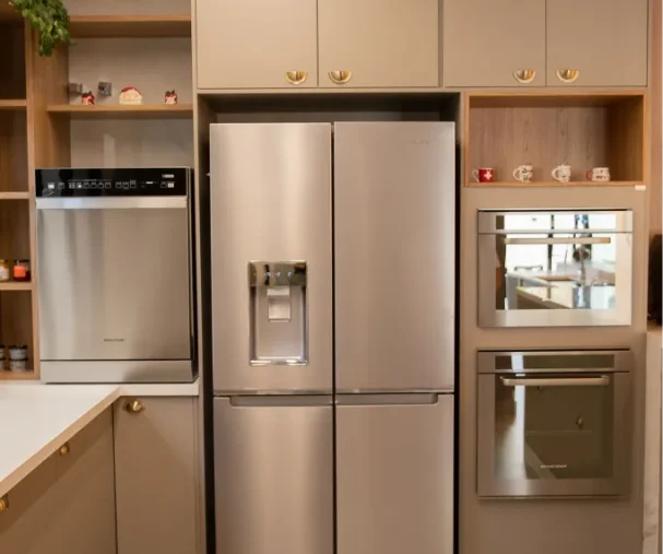 Cozinha em tons claros Persona Ambientes Planejados
